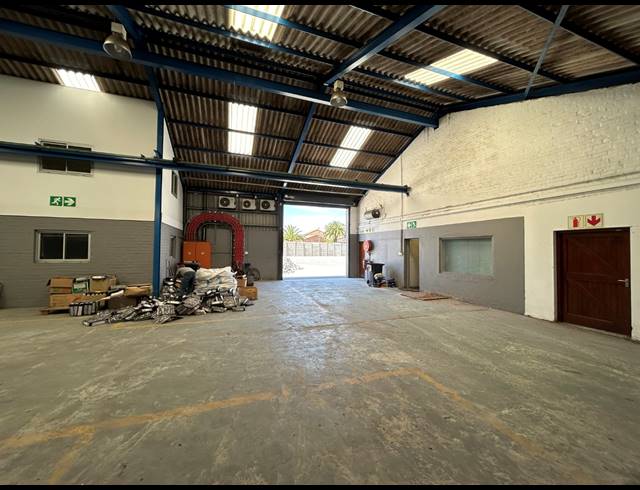 1,635M² FACTORY TO LET IN BEACONVALE